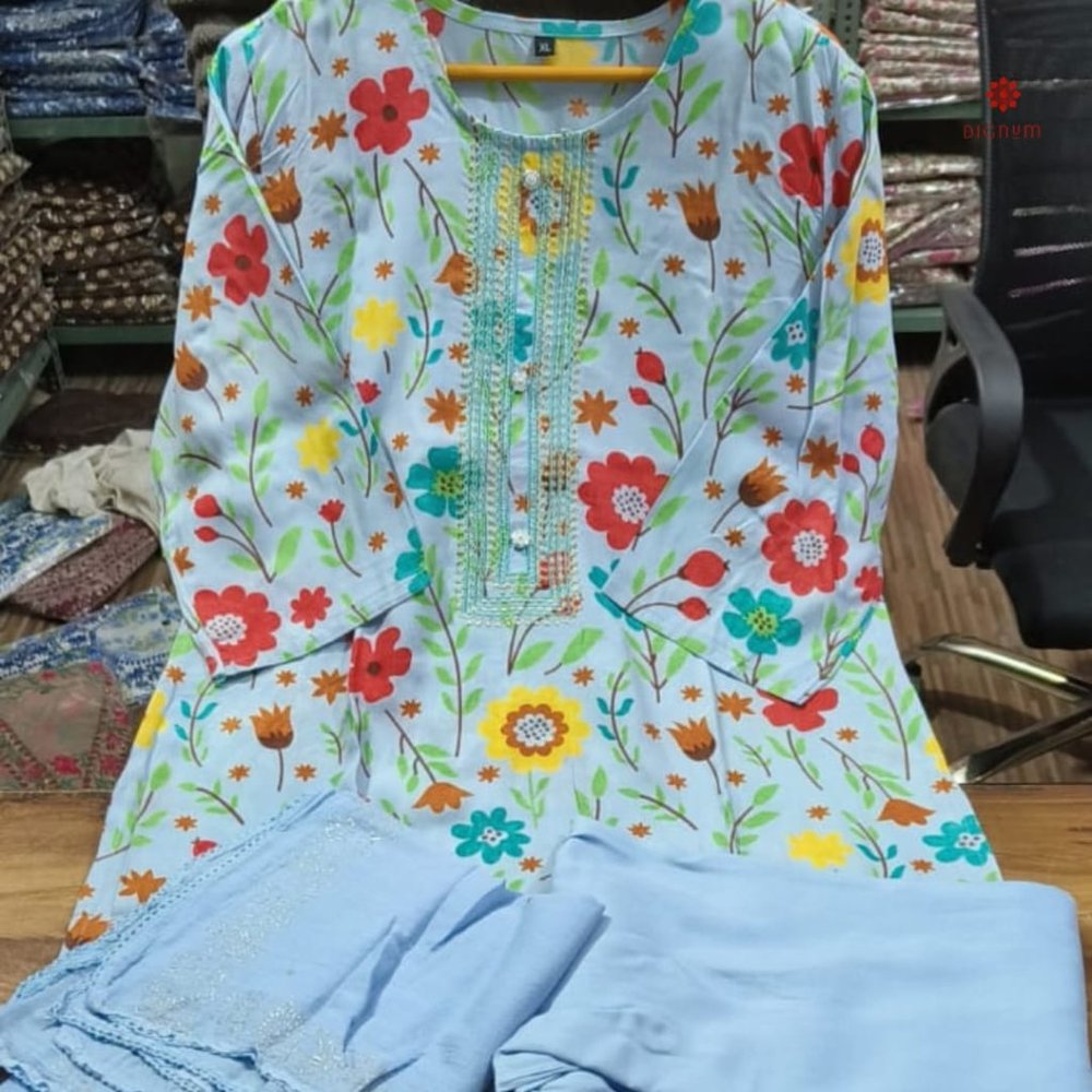 Women Sky Blue Floral Print Rayon Suit Set - Picture 4 of 6